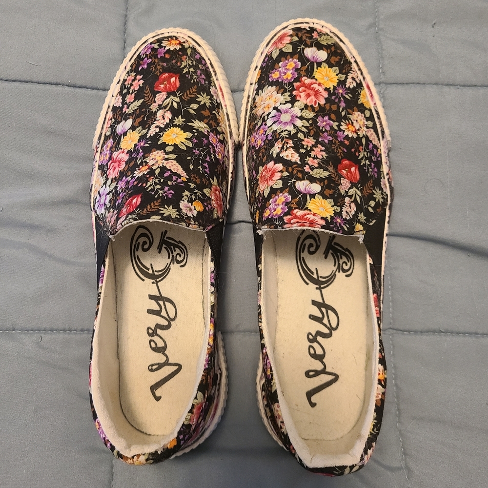 Very G floral sneaker